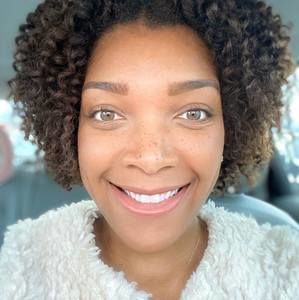 Meet your Posher, Casandra